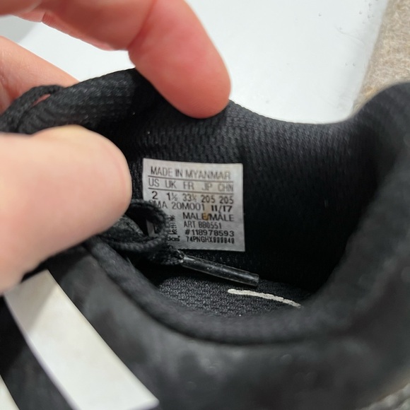 Adidas Kids Soccer Cleats Size 2 Black White Youth Football Boots - Picture 3 of 3